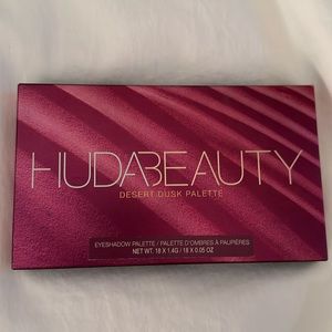 NEVER USED - HUDA Beauty - Desert Dusk Eyeshadow Palette